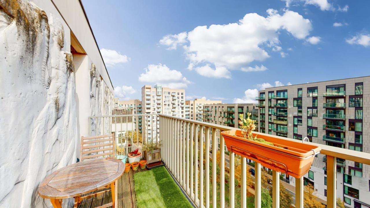 Lovely 2 Bedroom Flat With Balcony In Stratford London Exterior foto